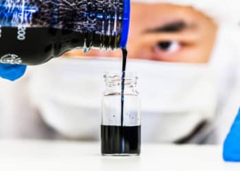 The new n-type material comes in the form of ink with ethanol as the solvent. credit: Thor Balkhed