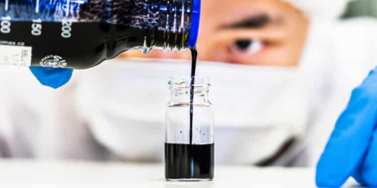 The new n-type material comes in the form of ink with ethanol as the solvent. credit: Thor Balkhed