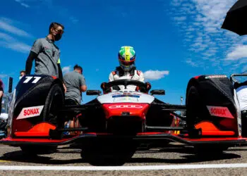 Racing driver Lucas di Grassi in the Audi e-tron F07. Image source: Audi Media Center