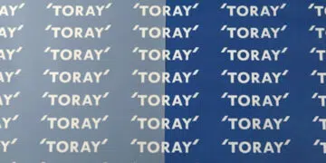 Conventional (left) and highly transparent polyphenylene sulfide films (right); source: Toray