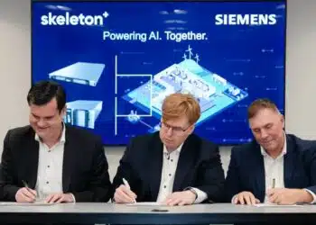 Siemens executives Markus Grabmeier and Barry Powell with Skeleton Technologies CEO Taavi Madiberk at the investment announcement